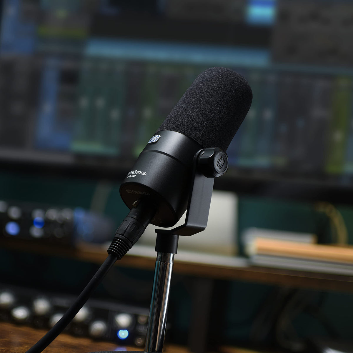 Dynamic Vocal Microphone W47211
